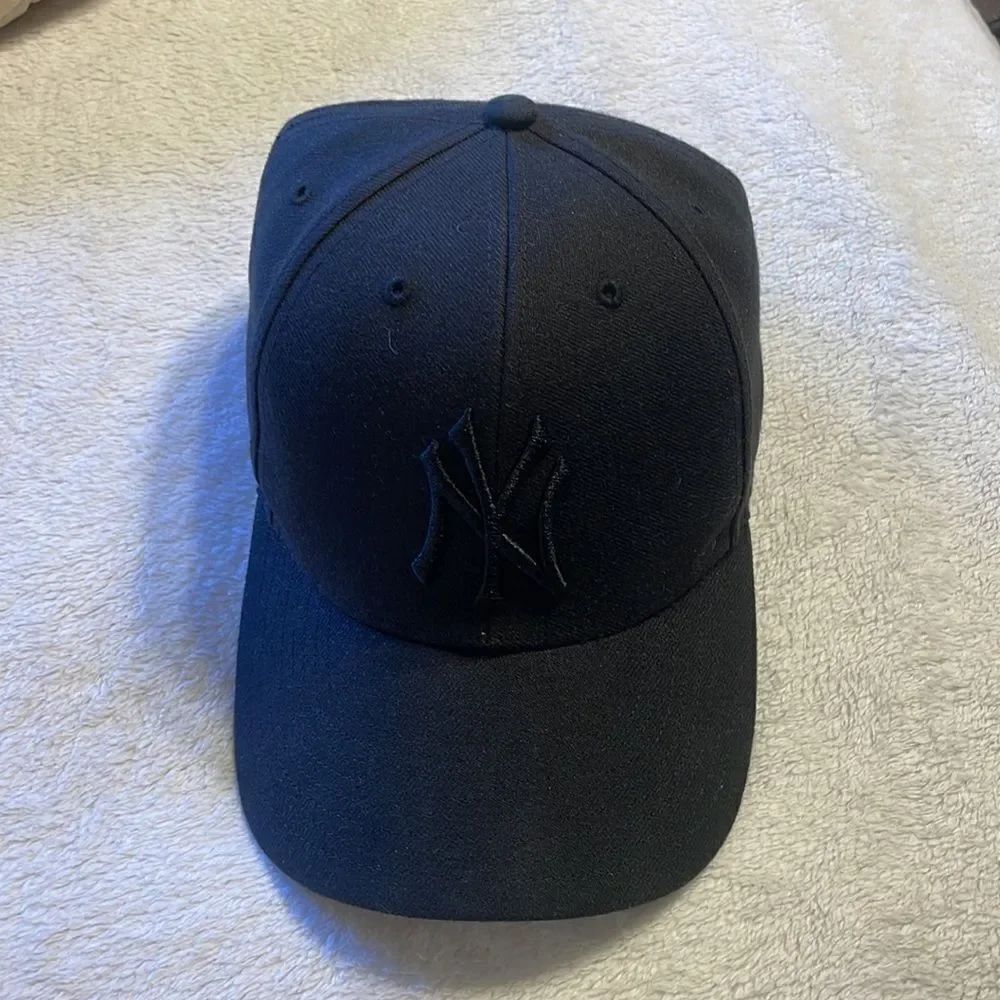NY Yankees baseball hat - Picture 9 of 9